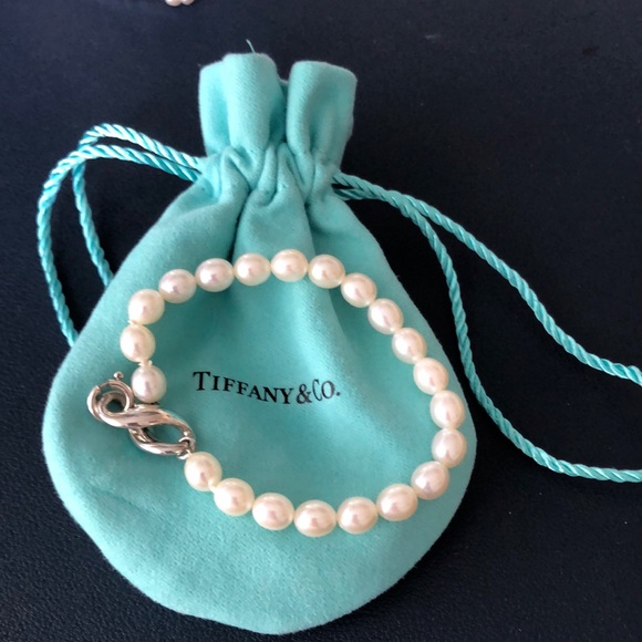 Tiffany & Co. Jewelry - Tiffany pearl bracelet